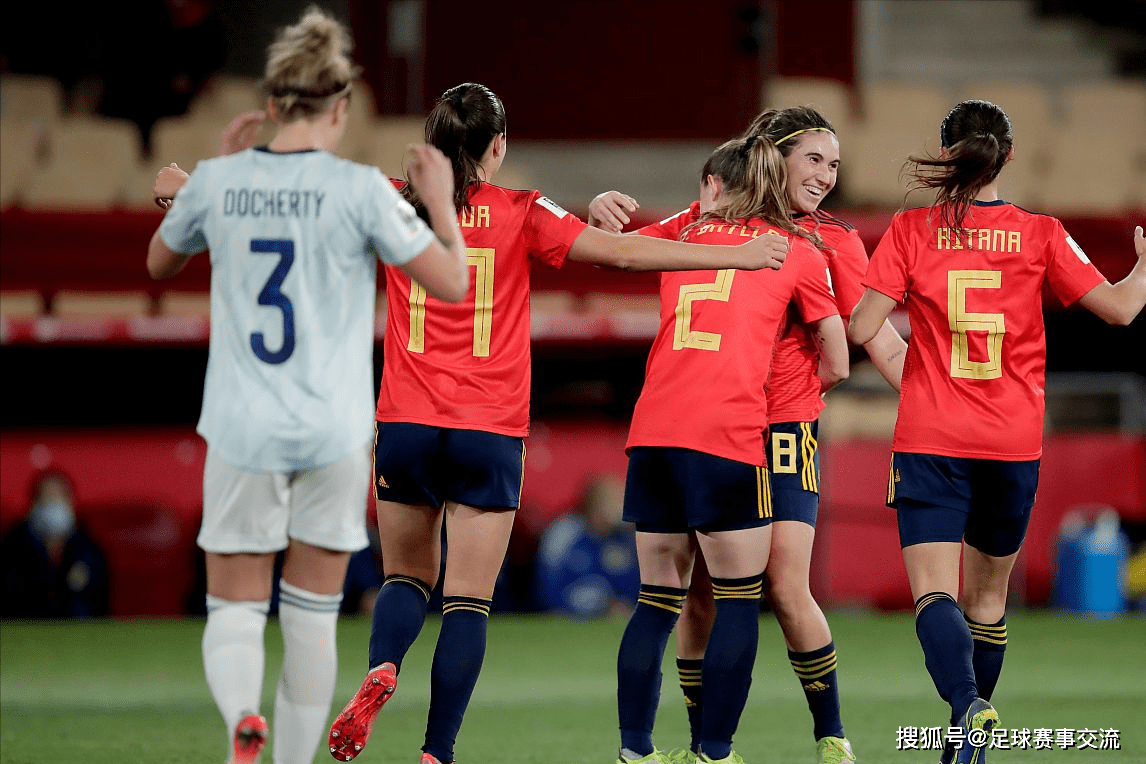 西班牙女足在比赛中展现出色实力 西班牙女足在比赛中展现出色实力