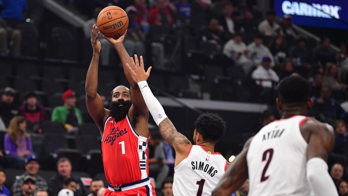 开云体育-开拓者主场大胜,球队逐渐走出低谷