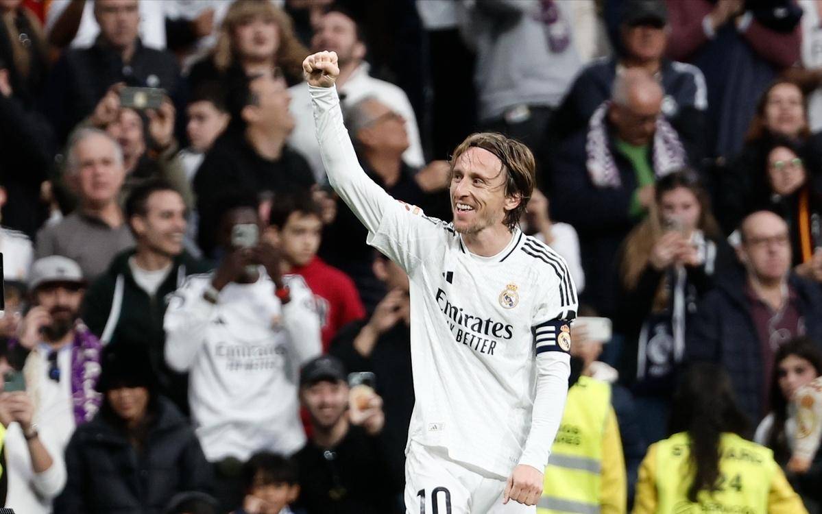 关于皇马阵容失误频频,梅西率队王者归来的信息 关于皇马阵容失误频频,梅西率队王者归来的信息