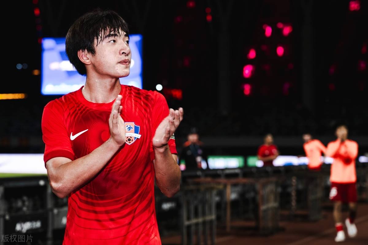 新人球员崭露头角,展现出良好表现受到赞誉的简单介绍 新人球员崭露头角,展现出良好表现受到赞誉的简单介绍