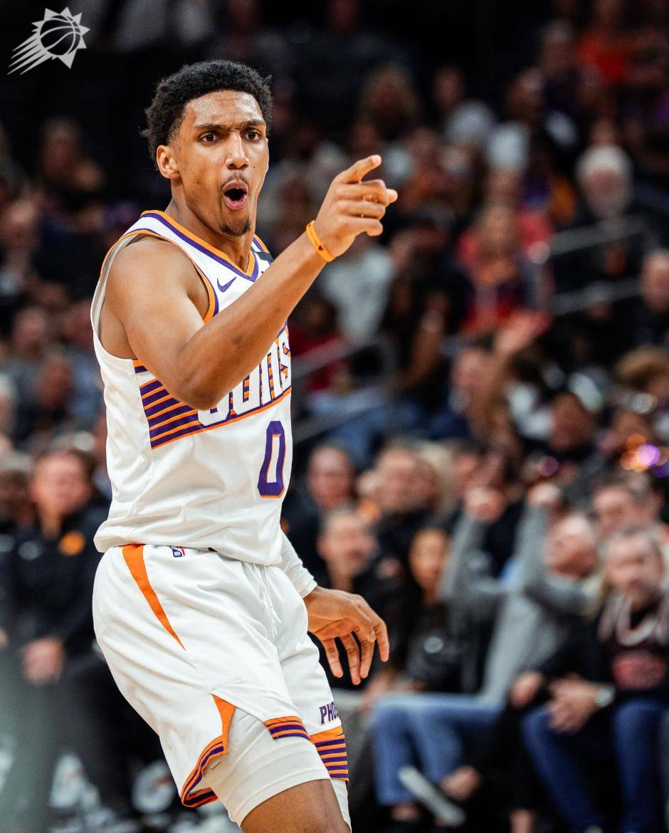 太阳新星勇夺胜利，布克表现不俗的简单介绍