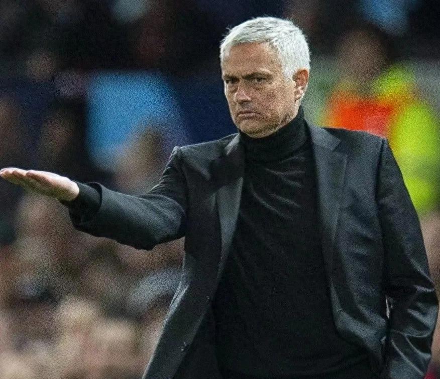 曼联主场失利,穆里尼奥面临更大压力 曼联主场失利,穆里尼奥面临更大压力