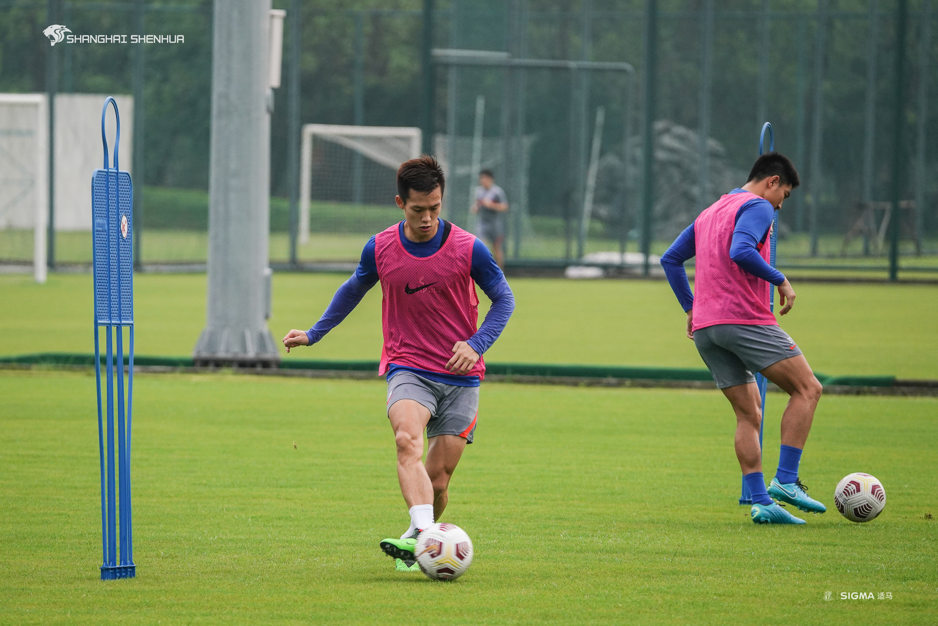 开云体育-关于冠军之路布满荆棘，球队刻苦训练备战的信息