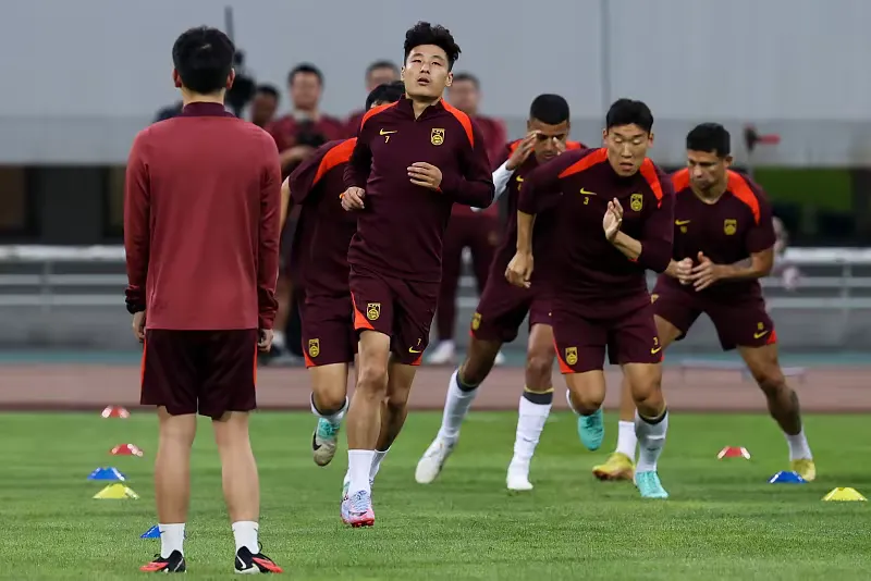 球队实力对决,迎来一场精彩比赛 球队实力对决,迎来一场精彩比赛