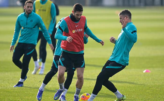 国际米兰球员集中训练备战下一场比赛 国际米兰球员集中训练备战下一场比赛