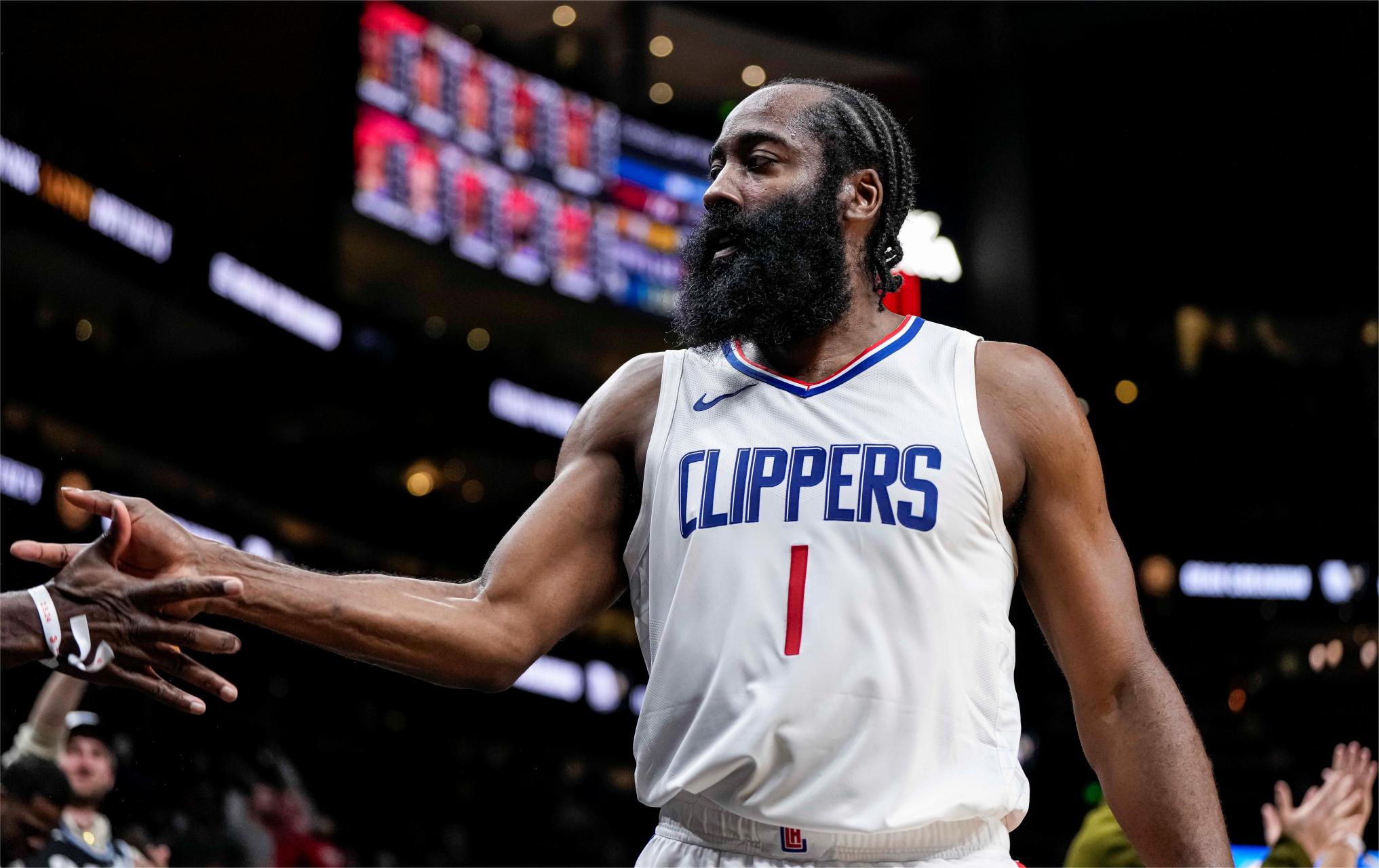 开云下载-勇士队遭遇快船逆转，止步三连胜