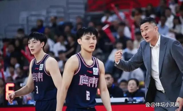 开云下载-关于一场备受瞩目的对决，赛场上上演悬念连连的信息