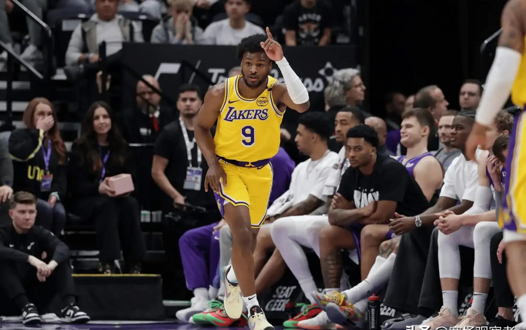 雄鹿队将在主场与湖人队交锋 雄鹿队将在主场与湖人队交锋