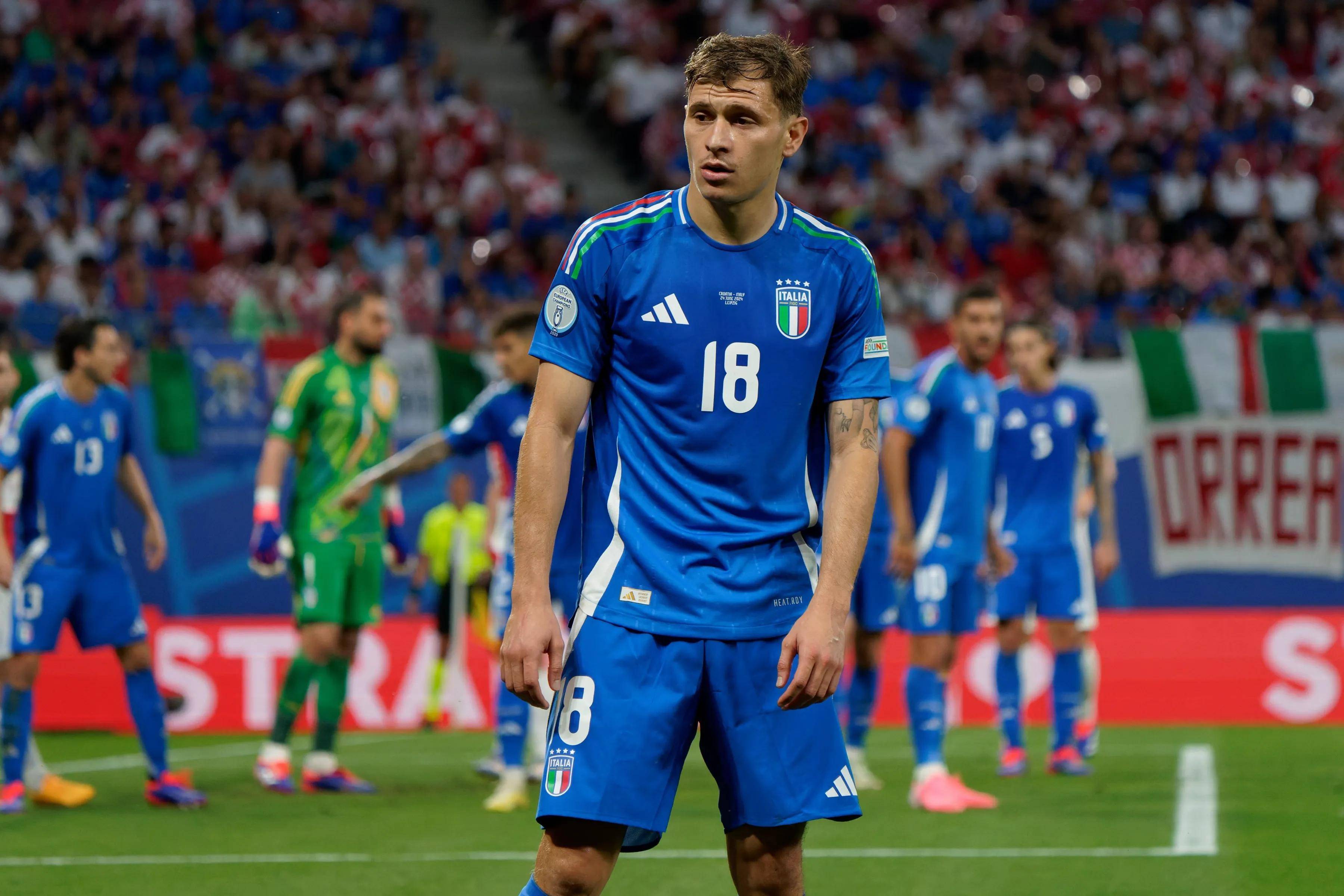 开云体育官方网站-意大利中场球员在欧冠比赛中表现出色