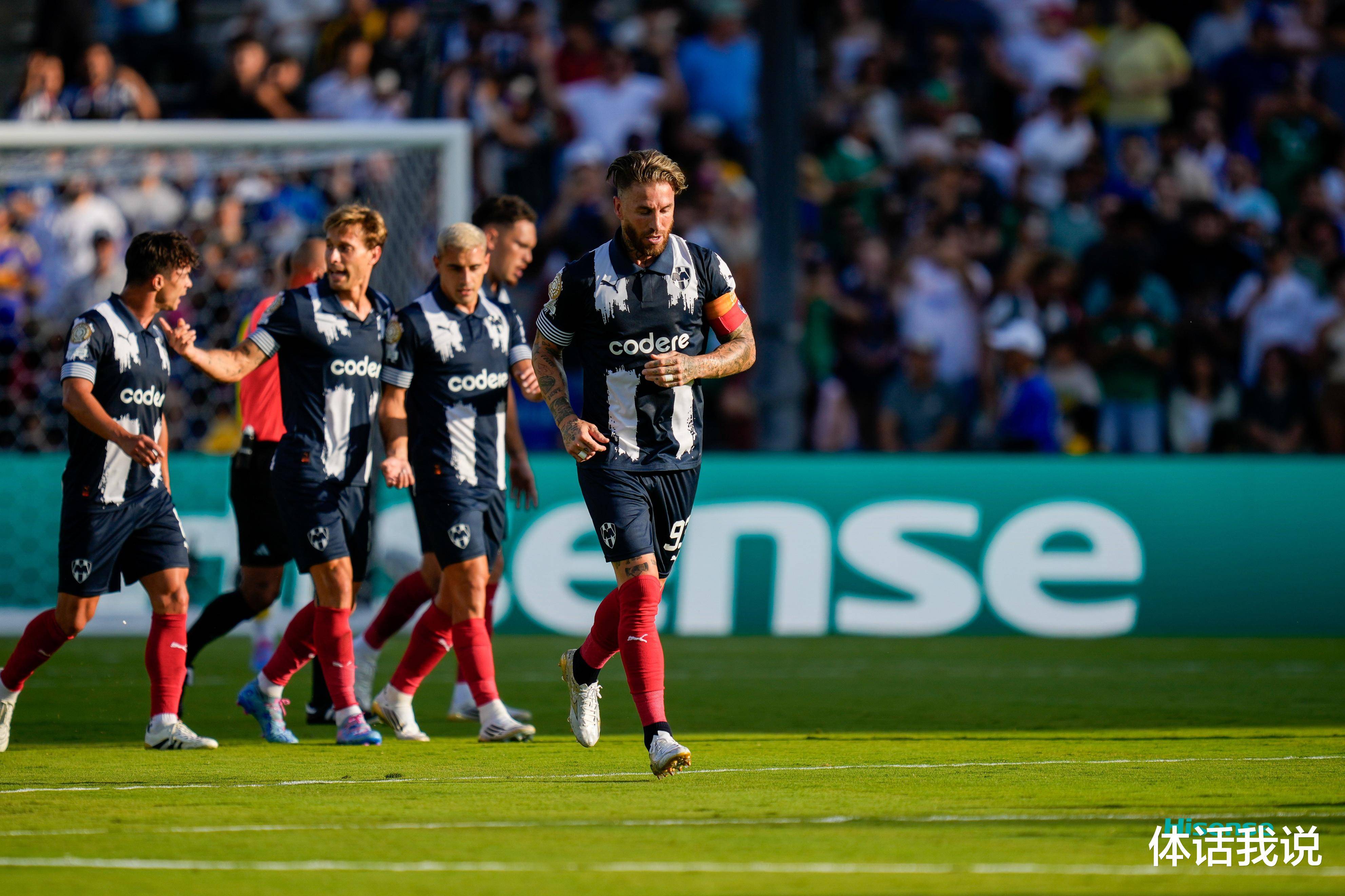 意大利中场球员在欧冠比赛中表现出色 意大利中场球员在欧冠比赛中表现出色