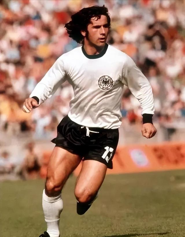 开云体育-欧洲杯：德国6-1瑞典，穆勒上演帽子戏法，蓝白军团晋级16强的简单介绍