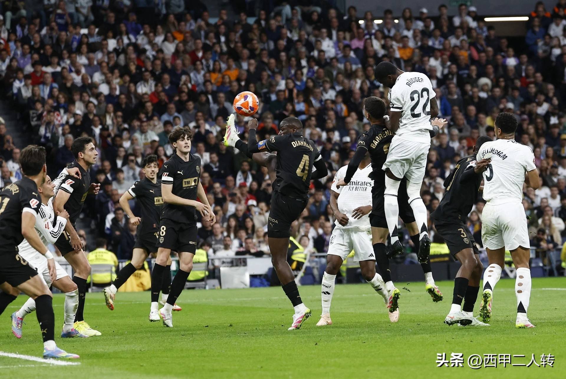 皇家马德里捍卫联赛榜首，巴萨遭遇连败