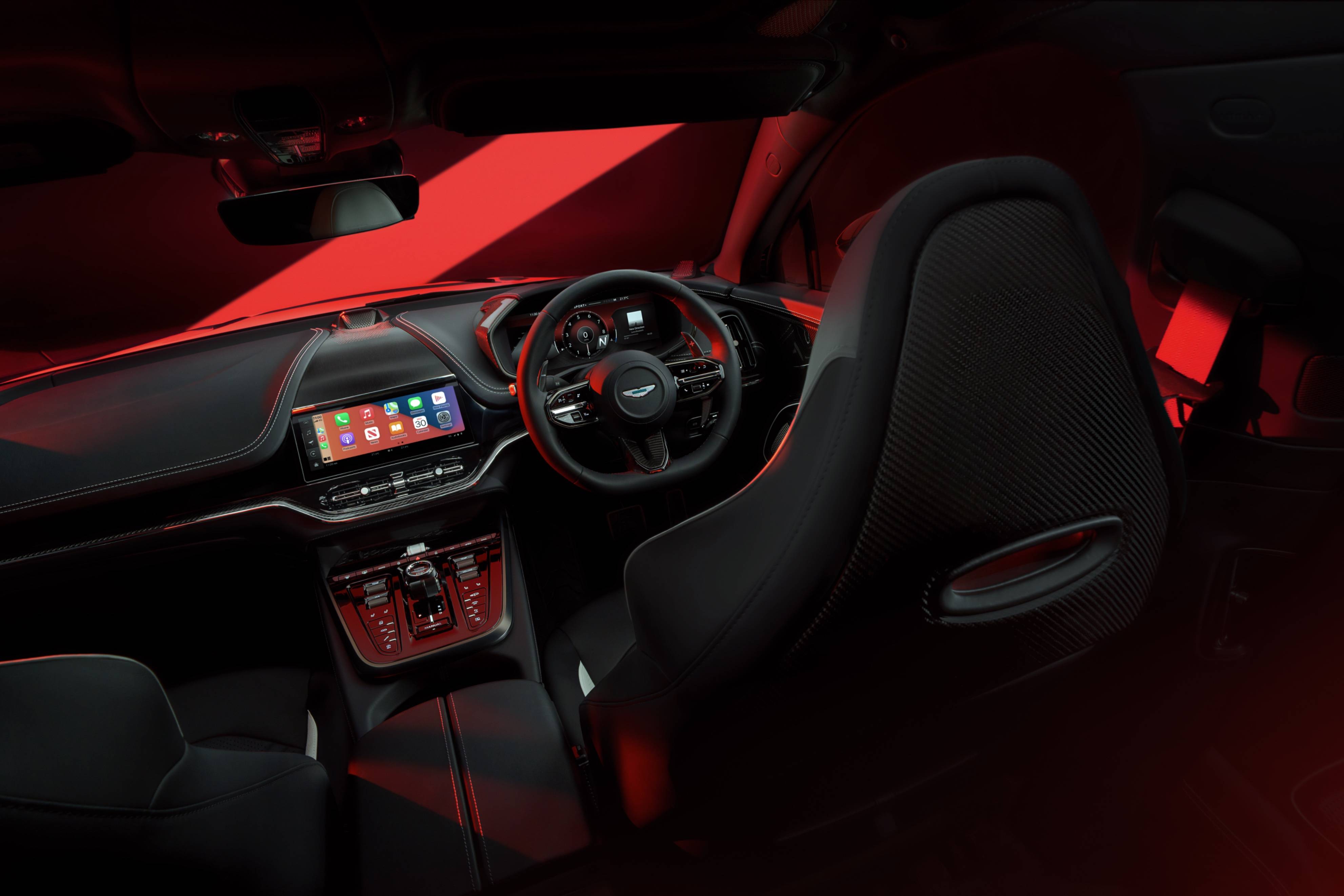 红牛二队横扫阿斯顿马丁，塞恩斯点燃赛场的简单介绍