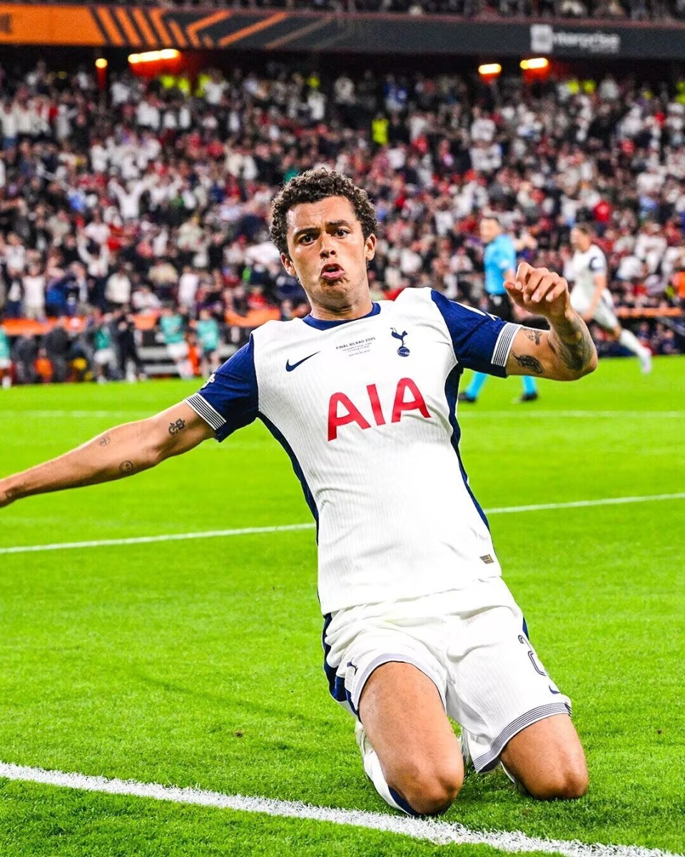 开云体育官网-伯恩茅斯客场大捷热刺，保级前景一片光明